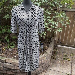Vintage Black and White Geometric Patterned Dress. Stretchy material. Small